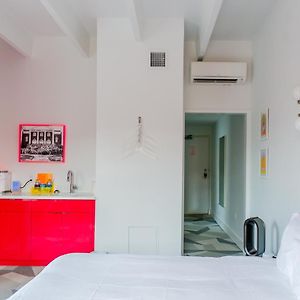 Deluxe King Room 219